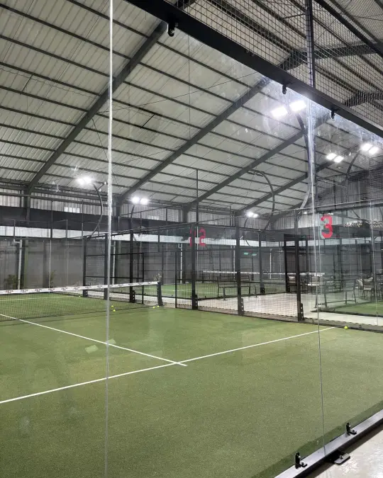 Court 3 seen through the panoramic glass
